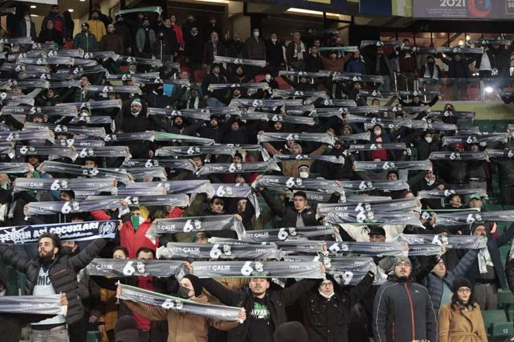 Konyada Ahmet Çalık gözyaşlarıyla anıldı Sahada duygusal anlar...