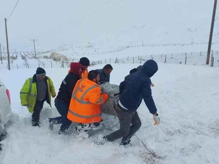 Kar yağışı ile ilgili son dakika açıklaması İstanbul için uyarılar art arda geldi, böylesi görülmedi, cuma günü fena vuracak günlerce yerden kalkmayacak