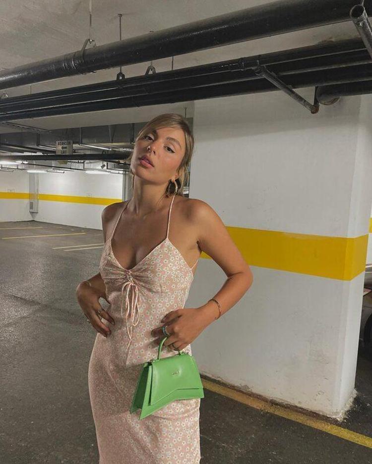 Survivor Berna Kekliklerin kardeşi görenleri büyüledi Meğer tescilli güzelmiş...