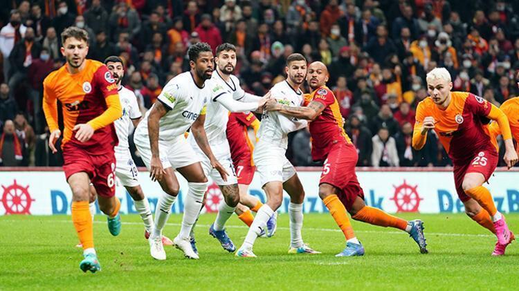 Galatasaray - Kasımpaşa maçında ortalık karıştı Tepetaklak oldular, taraftar çılgına döndü Tek tek yırttılar, Burak Elmasa tepki, Fatih Terime destek...