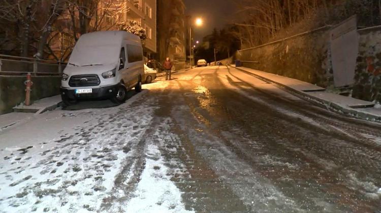 Kar yağışı ile ilgili son dakika uyarısı ‘İzlanda kışı geldi, 49 ilde alarm verildi İstanbul, Ankara, İzmir, Bursa... Dikkat: Penguen gibi...
