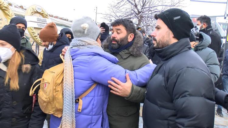 Oyuncu Bülent Şakrakın acı günü Annesi Meral Şakrak son yolculuğuna uğurlandı...
