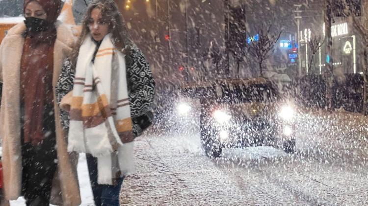 Meteorolojiden son dakika açıklaması Yarın değişiyor, cumartesi gününe kadar sürecek Onlarca kent için sarı kodlu flaş uyarı...