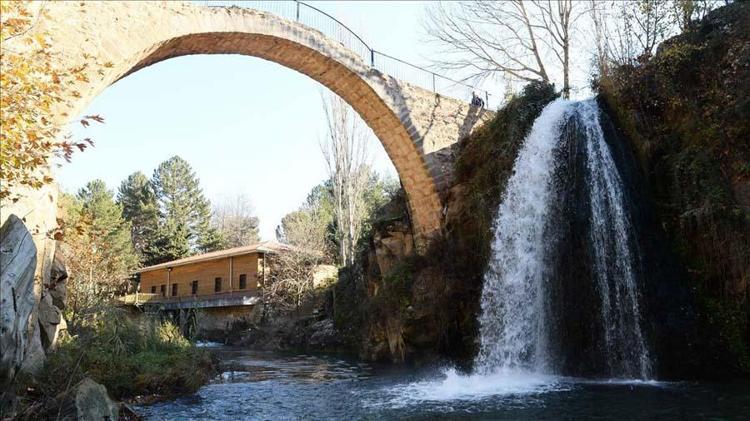 UŞAK 411.813 kişi