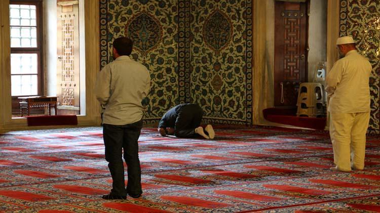 KANDİL NAMAZI FARZ MI