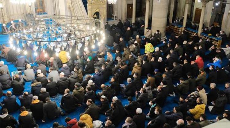 KANDİL NAMAZI SAAT KAÇTA KILINIR, NE ZAMAN