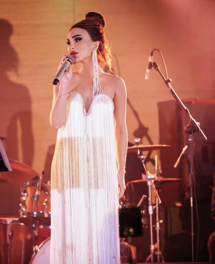 Seren Serengil sahneden paylaştı Hemen sil, koluna ne olmuş öyle