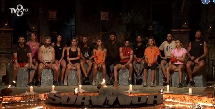 Survivorda sürgün adasına kim gitti, Survivorda eleme adayı kim oldu, dokunulmazlığı hangi takım kazandı Acun Ilıcalı kötü haberi duyurdu: Sercan, Bora, Gizem ve Batuhan...
