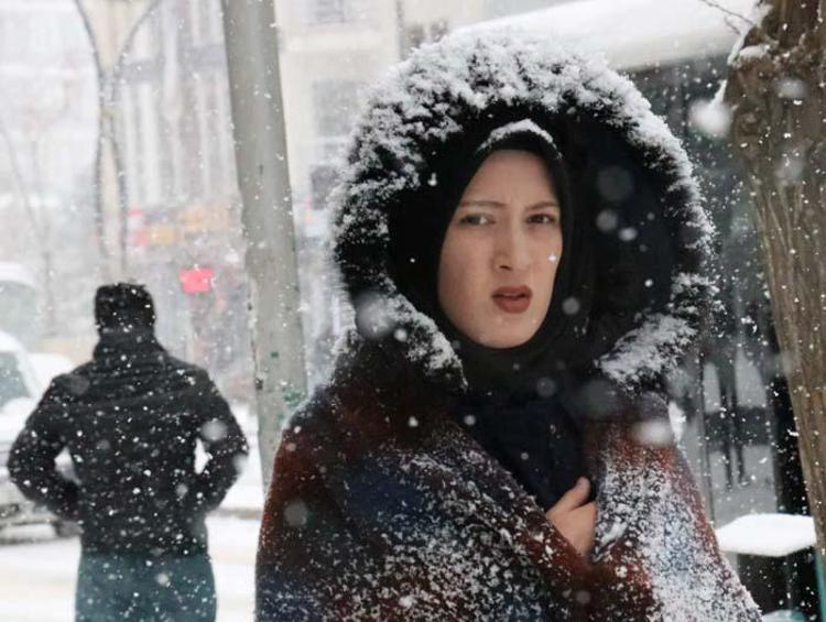 Kar yağışı tekrar başlıyor Meteoroloji son dakika duyurdu 8 derece birden düştü, onlarca kente flaş uyarı...