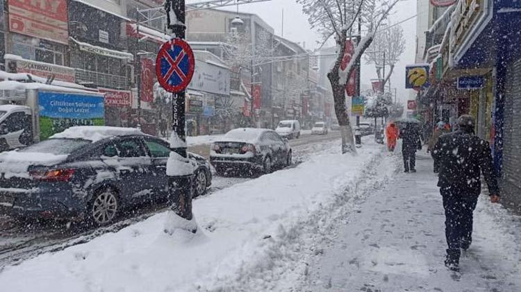 Kar yağışı tekrar başlıyor Meteoroloji son dakika duyurdu 8 derece birden düştü, onlarca kente flaş uyarı...