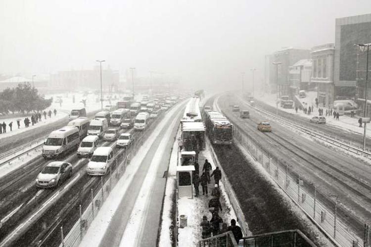 Kar yağışı bitti derken turuncu kodlu alarm verildi Meteorolojiden son dakika açıklaması Ve başladı, çok sayıda ilde...