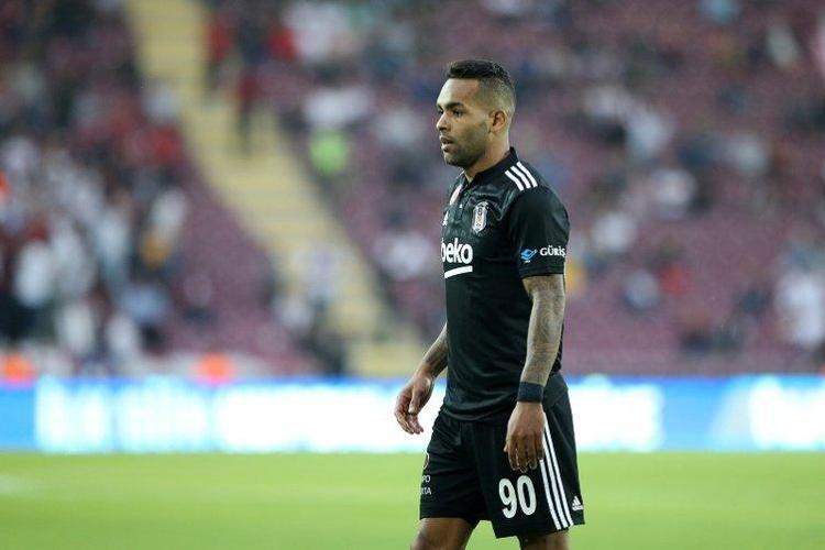 Kötü gidişatta tribünlerin protesto etmeyip alkışladığı tek oyuncuydu Beşiktaş görüşmelere başladı