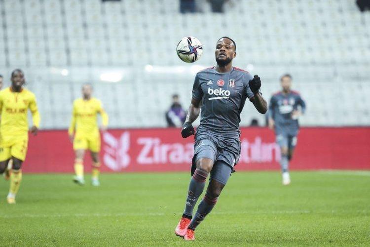 Kötü gidişatta tribünlerin protesto etmeyip alkışladığı tek oyuncuydu Beşiktaş görüşmelere başladı