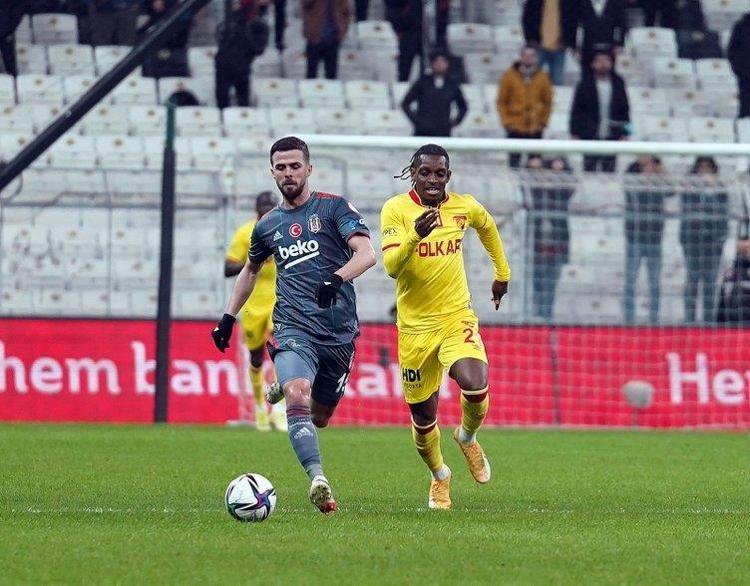 Kötü gidişatta tribünlerin protesto etmeyip alkışladığı tek oyuncuydu Beşiktaş görüşmelere başladı