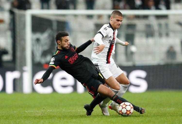 Kötü gidişatta tribünlerin protesto etmeyip alkışladığı tek oyuncuydu Beşiktaş görüşmelere başladı