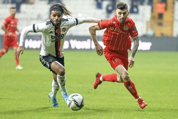 Kötü gidişatta tribünlerin protesto etmeyip alkışladığı tek oyuncuydu Beşiktaş görüşmelere başladı
