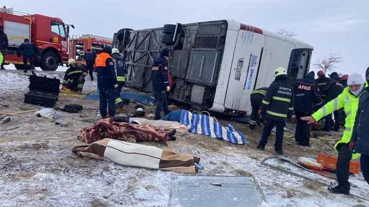 Konyada tur otobüsü devrildi: 5 ölü, 26 yaralı