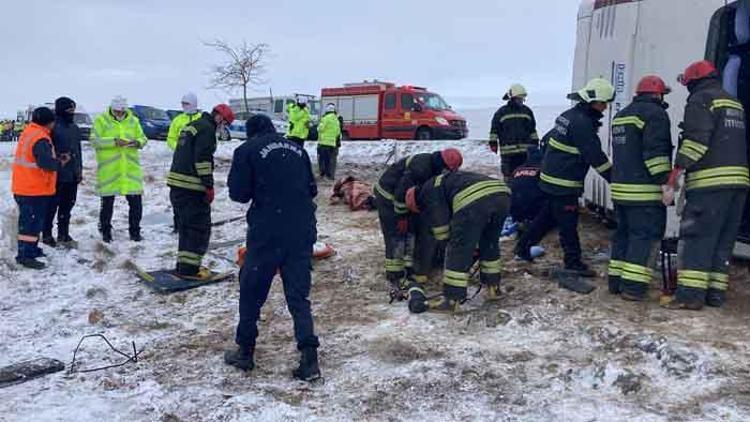 Konyada tur otobüsü devrildi: 5 ölü, 26 yaralı