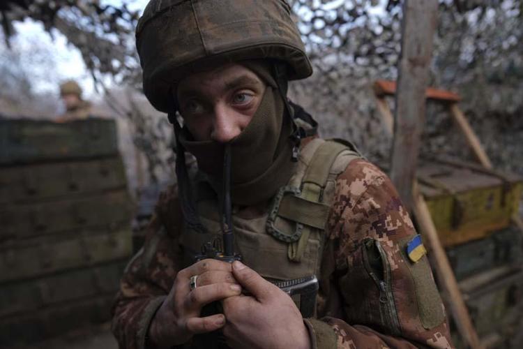 Rus helikopterleri Kieve girdi 74 askeri tesis imha edildi, 114 Ukrayna askeri teslim oldu çok sayıda ölü var...