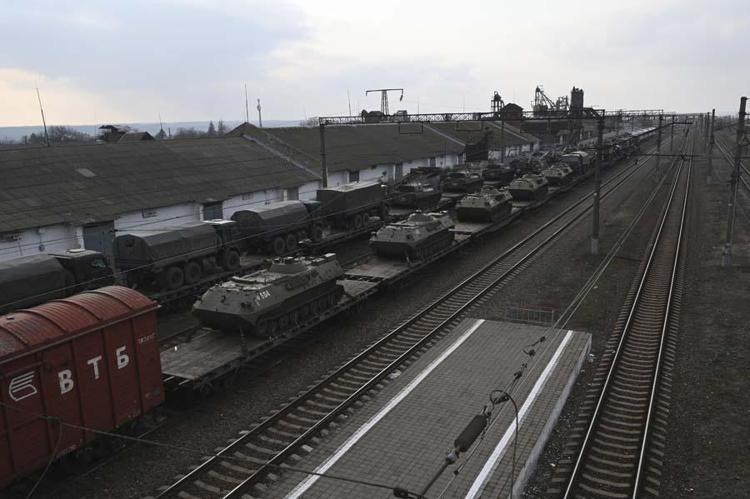 Rus helikopterleri Kieve girdi 74 askeri tesis imha edildi, 114 Ukrayna askeri teslim oldu çok sayıda ölü var...