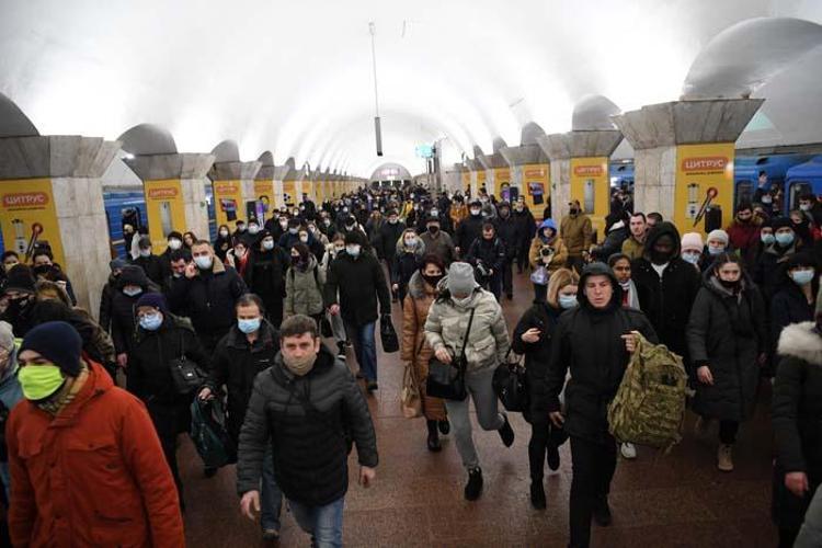 Ukrayna’da başkent Kiev’de sirenler çalıyor, halk kenti terk ediyor