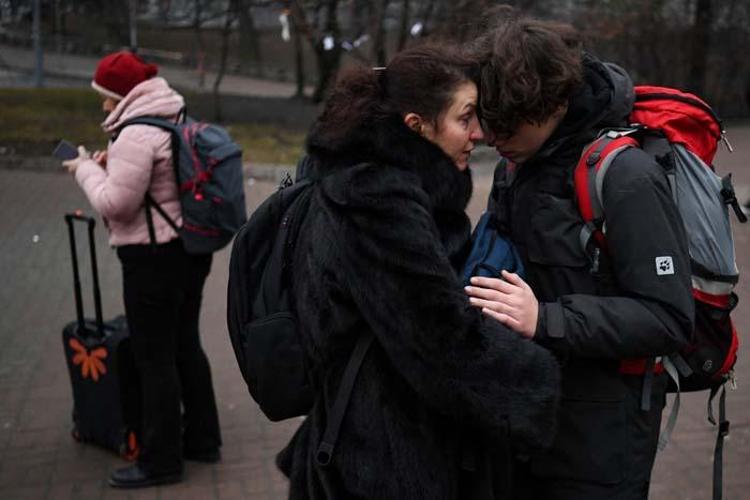 Ukrayna’da başkent Kiev’de sirenler çalıyor, halk kenti terk ediyor
