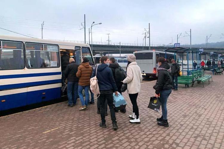 Ukrayna’da başkent Kiev’de sirenler çalıyor, halk kenti terk ediyor