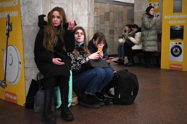 Ukrayna’da başkent Kiev’de sirenler çalıyor, halk kenti terk ediyor