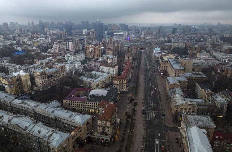 Rus helikopterleri Kieve girdi 74 askeri tesis imha edildi, 114 Ukrayna askeri teslim oldu çok sayıda ölü var...