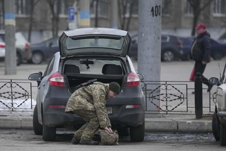Rus helikopterleri Kieve girdi 74 askeri tesis imha edildi, 114 Ukrayna askeri teslim oldu çok sayıda ölü var...