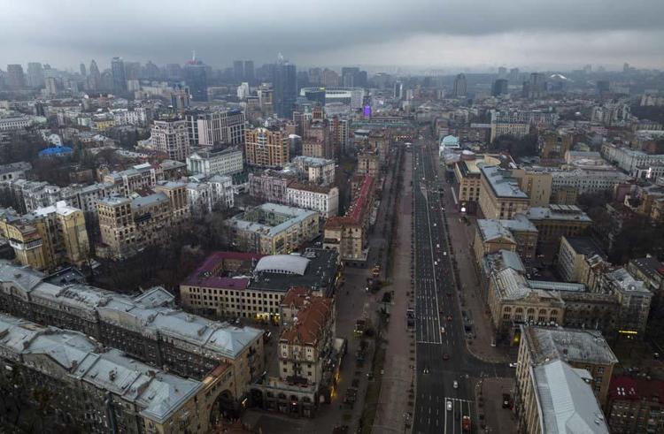 Rus helikopterleri Kieve girdi 74 askeri tesis imha edildi, 114 Ukrayna askeri teslim oldu çok sayıda ölü var...