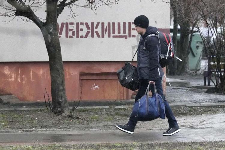 Rus helikopterleri Kieve girdi 74 askeri tesis imha edildi, 114 Ukrayna askeri teslim oldu çok sayıda ölü var...