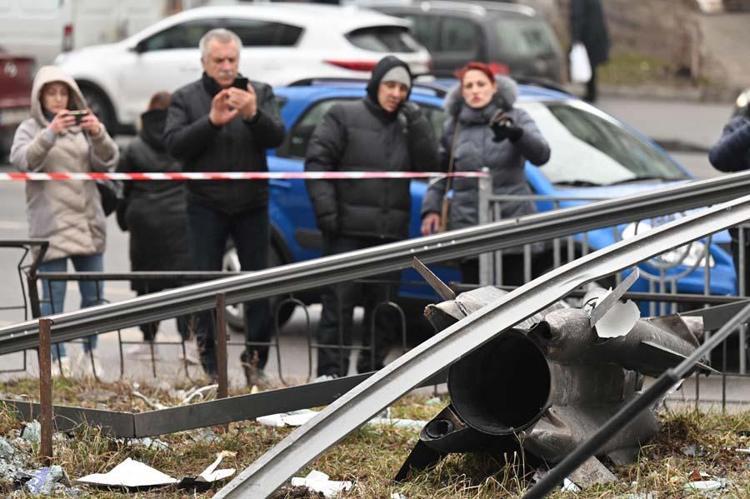 Ukrayna’da başkent Kiev’de sirenler çalıyor, halk kenti terk ediyor