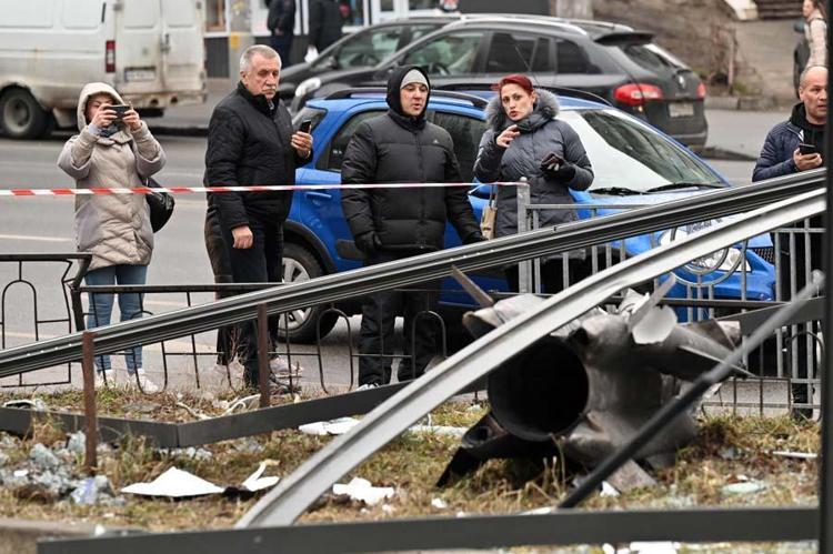 Ukrayna’da başkent Kiev’de sirenler çalıyor, halk kenti terk ediyor