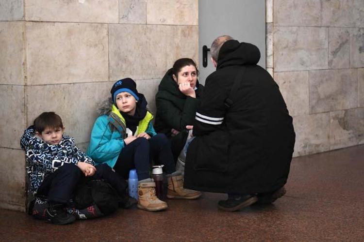 Ukrayna’da başkent Kiev’de sirenler çalıyor, halk kenti terk ediyor