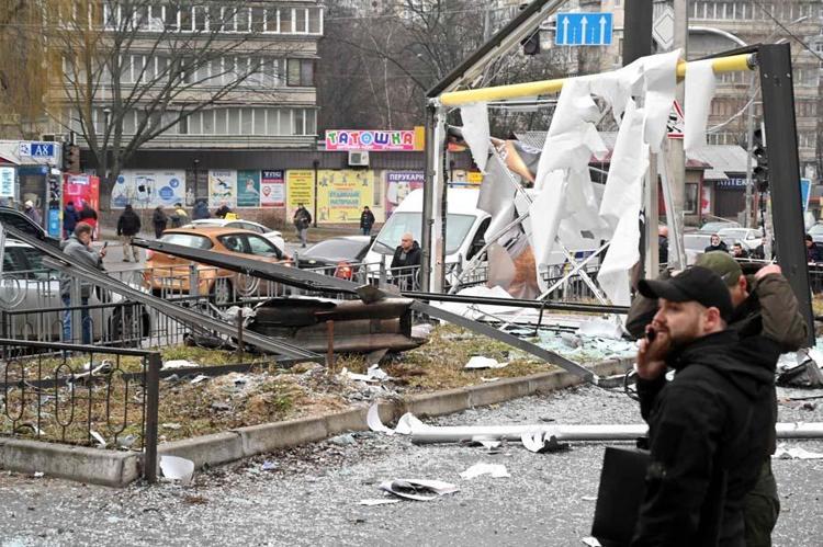 Ukrayna’da başkent Kiev’de sirenler çalıyor, halk kenti terk ediyor