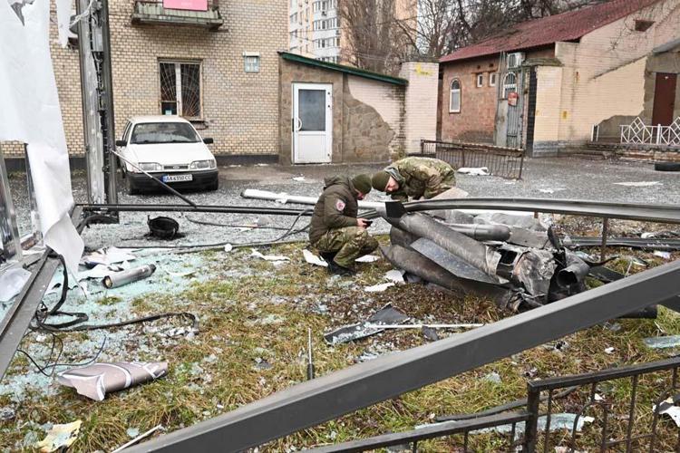 Ukrayna’da başkent Kiev’de sirenler çalıyor, halk kenti terk ediyor