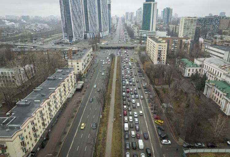 Ukrayna’da başkent Kiev’de sirenler çalıyor, halk kenti terk ediyor