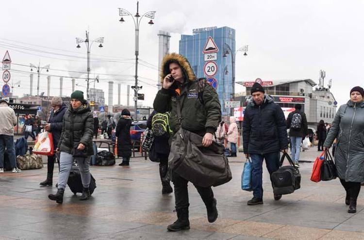 Ukrayna’da başkent Kiev’de sirenler çalıyor, halk kenti terk ediyor