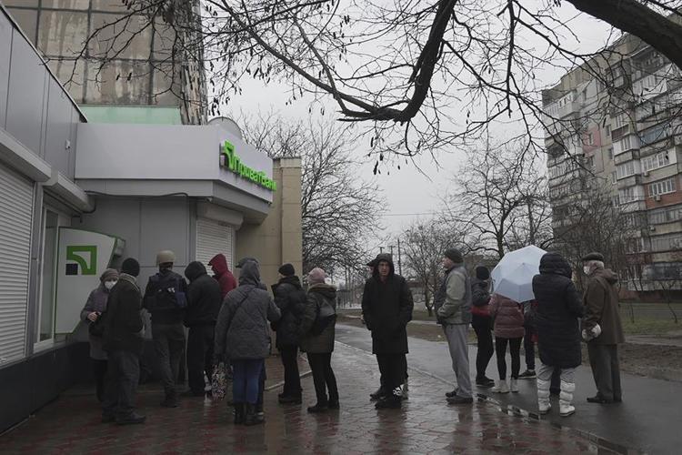 Ukrayna’da başkent Kiev’de sirenler çalıyor, halk kenti terk ediyor