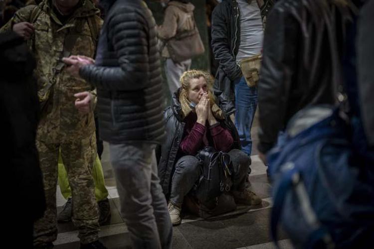 Ukrayna’da başkent Kiev’de sirenler çalıyor, halk kenti terk ediyor