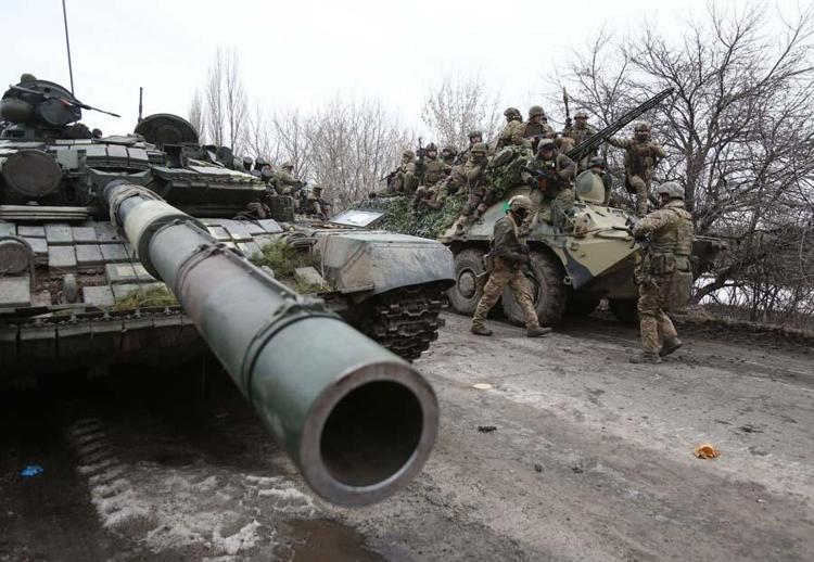 Rus helikopterleri Kieve girdi 74 askeri tesis imha edildi, 114 Ukrayna askeri teslim oldu çok sayıda ölü var...