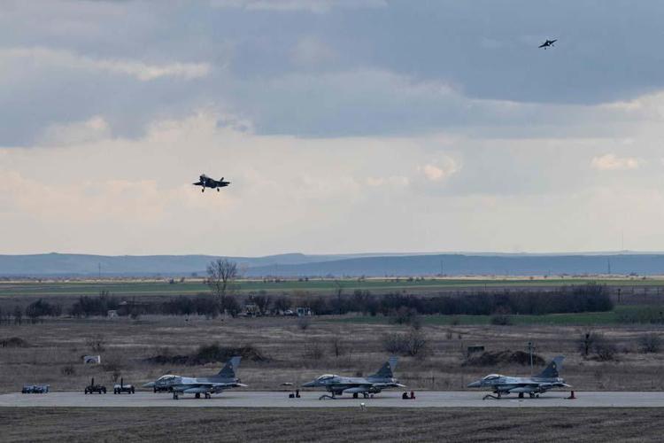 Rus helikopterleri Kieve girdi 74 askeri tesis imha edildi, 114 Ukrayna askeri teslim oldu çok sayıda ölü var...
