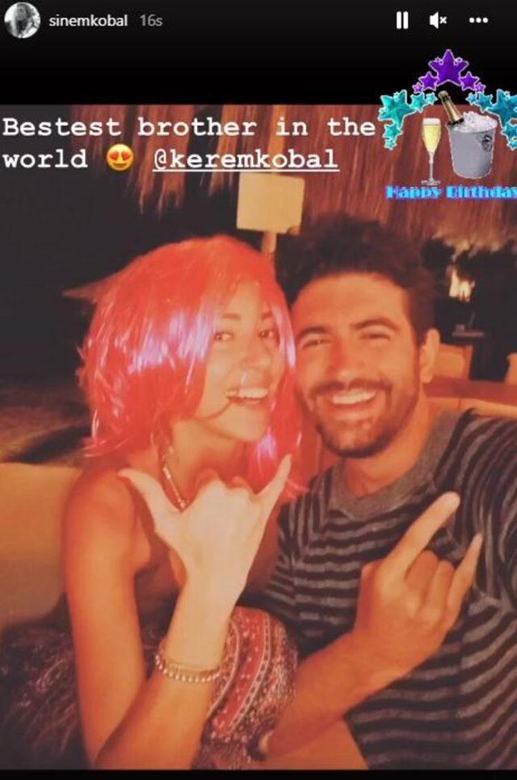 Selena dizisinde rol almış Sinem Kobal kardeşi Kerem Kobalı paylaştı