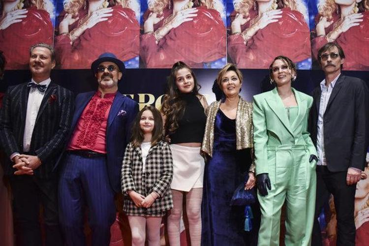 Bergen filminin galası gerçekleştirildi Farah Zeynep Abdullah damga vurdu...