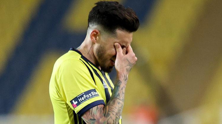 Fenerbahçede Jose Sosa kadro dışı bırakıldı mı Gece hayatı ile gündeme gelmişti...