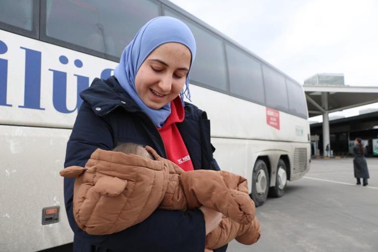 Savaşın kirli yüzü gözlerindeki korkuya yansıdı Yürek yakan kareler...