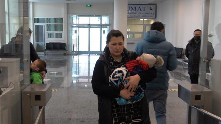 Savaşın kirli yüzü gözlerindeki korkuya yansıdı Yürek yakan kareler...