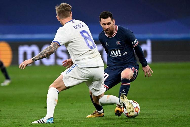 MESSI SERBEST DÜŞÜŞTE