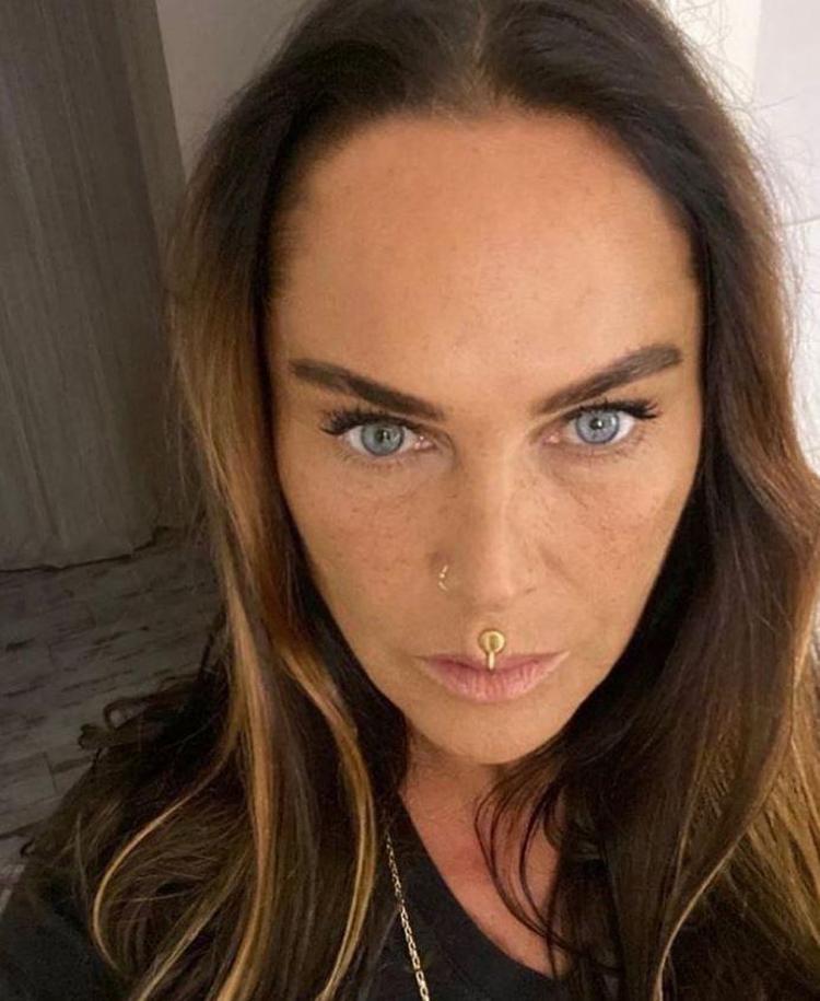 Hülya Avşara kozmetik firmasından dudak uçuklatan reklam teklifi